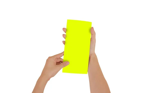 Manos sosteniendo en blanco folleto amarillo folleto en la mano. Prospecto —  Fotos de Stock