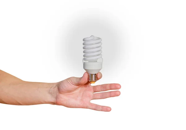 Крупним планом рука людини тримає енергозберігаючу лампу. Яскраво світиться — стокове фото