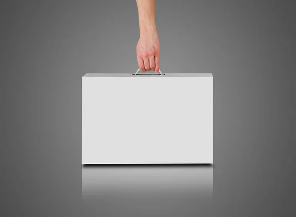 Hand hält eine weiße Schachtel mit Griff. Verpackungsbox für Laptop. st — Stockfoto