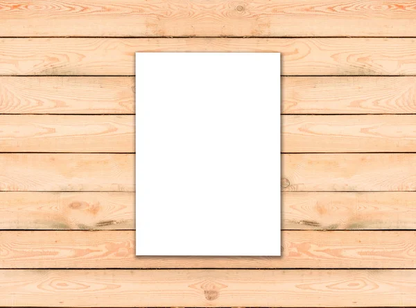 Leere A4 weißes Flyer-Vorlagenpapier auf Holzhintergrund mit so — Stockfoto