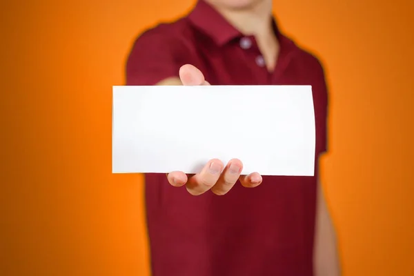 Man showing blank white flyer brochure booklet. Leaflet presenta — Stock Photo, Image