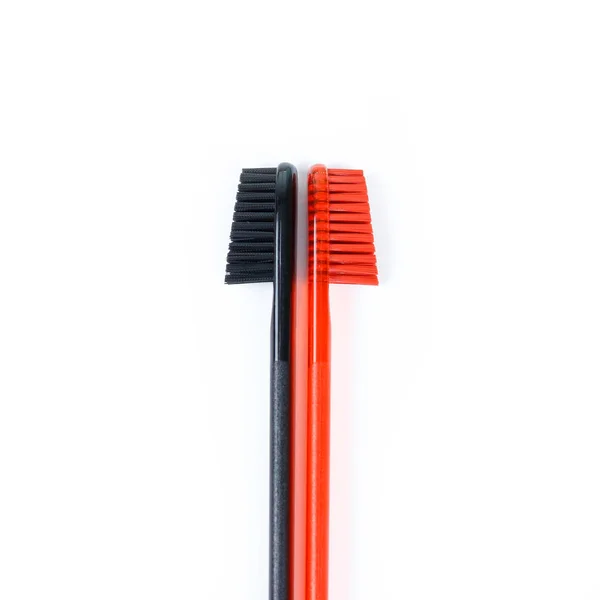 Close-up van twee tandenborstels. Voor mannen en vrouwen. Volledig zwart en o — Stockfoto
