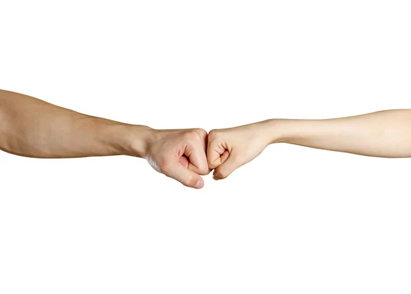 Γροθιά να γροθιά. Άνδρες vs γυναίκες χέρι. Απομονωμένη σε μια λευκή backgroun — Φωτογραφία Αρχείου