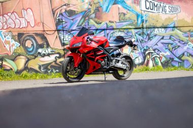 Krasnoyarsk, Rusya - 27 Mayıs 2017: Kırmızı ve siyah sportbike Hond