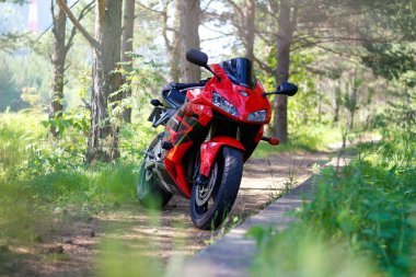 Krasnoyarsk, Rusya - 27 Mayıs 2017: Kırmızı ve siyah sportbike Hond