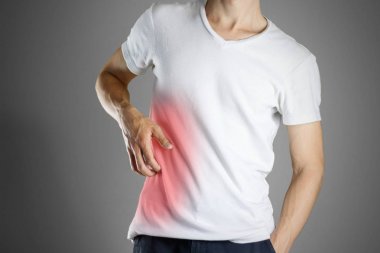 Vücudu kaşıma Beyaz gömlekli adam. Uyuz. Çizik Boi