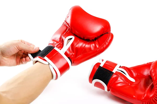 Guanti da boxe rossi. Due guanti sportivi. Isolato su uno schienale biancogr — Foto Stock
