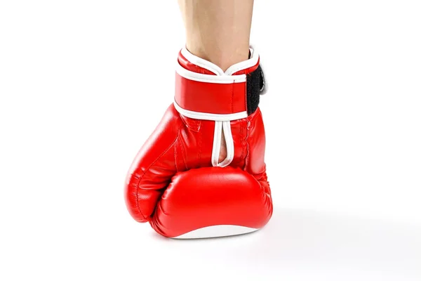 Luvas de boxe vermelhas. Duas luvas de desporto. Isolado em um backgr branco — Fotografia de Stock