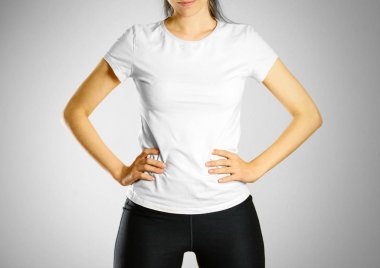 Boş beyaz t-shirt bir genç kız. Logo için hazırlanan