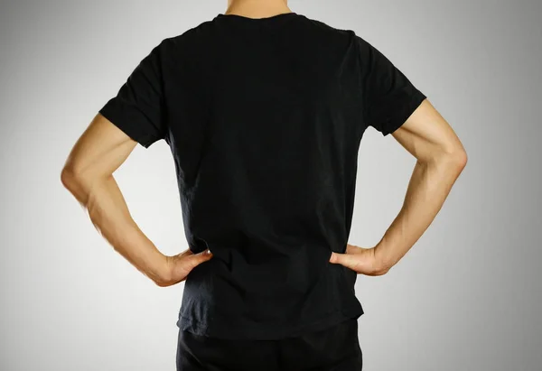 Ten v černé tričko prázdné. Připravena pro vaše logo — Stock fotografie
