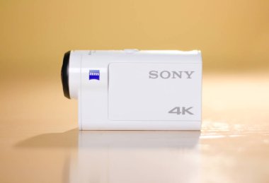 Krasnoyarsk, Rusya - 09 Şubat 2018: Sony Fdr-X3000. Beyaz bir