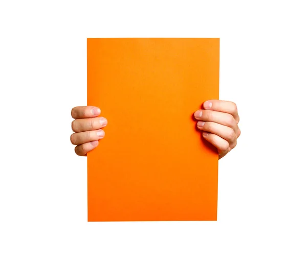 Mãos segurando uma folha em branco laranja limpa de A4. Isolado em cinza — Fotografia de Stock