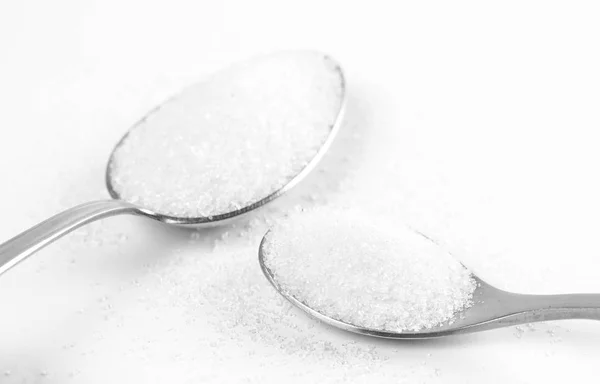 Sugar in a two spoons. Close up. Isolated on a white background — Stock Photo, Image