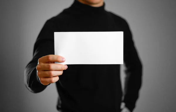 Człowiek Wyświetlone Puste Ulotka Biały Broszura Broszury Prezentacji Ulotki Pamflet — Zdjęcie stockowe