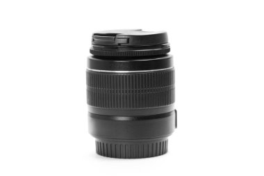 Slr kamera için siyah lens. Kapatın. Beyaz grupta izole edilmiş.