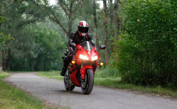 Красноярск, Росія-23 липня 2019: красиві мотоцикліст — стокове фото