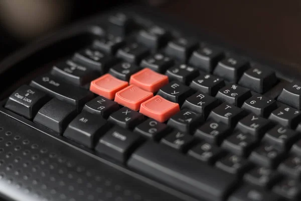 明るいゲームキーと黒のキーボード。閉じろ! — ストック写真