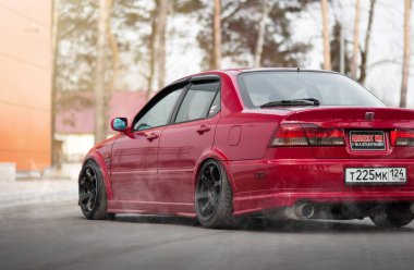 KRASNOYARSK, RUSSIA - 3 Nisan 2020: Red Honda Accord EuroR CL1 spor otomobili.