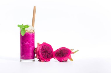 Dragon meyve yüzlü musli nane ve bazı krem şanti. 