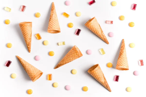 Cones de sorvete e doces colocar papel de parede imagem plana — Fotografia de Stock