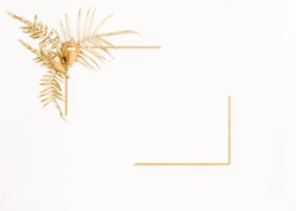 Moldura de folha de ouro em branco mock up template design . — Fotografia de Stock