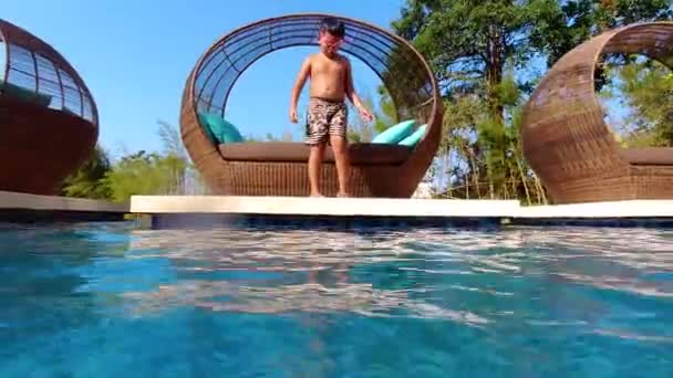 Young Boy Jumping Pool Having Fun Making Splash Underwater Action — Stock Video