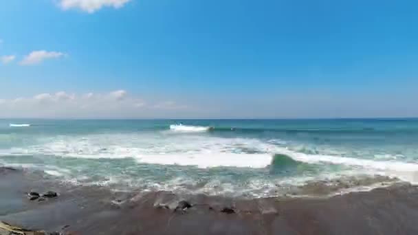 Timelapse Beach Scene Beautiful Sunny Day Waves Breaking Shoreline Coming — Stock Video