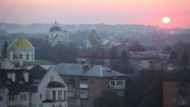 Закат на крыше в Белой Теркве — стоковое видео