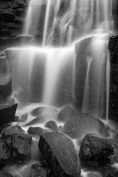 Cachoeira em Buki. Ucrânia. Região de Cherkasy . — Fotografia de Stock