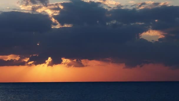 美丽的日出 红海满布云彩 — 图库视频影像