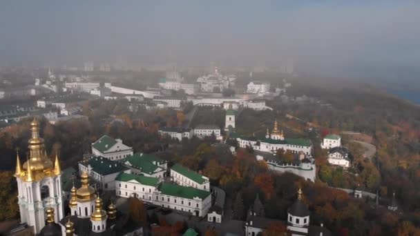 Bellissimo Volo Mattutino Nella Nebbia Sulla Kiev Pechersk Lavra Autunno — Video Stock