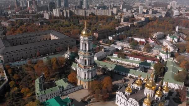 Güzel Kiev Pechersk Lavra Üzerinden Sabah Uçuşu Kiev Sonbahar Sarı — Stok video