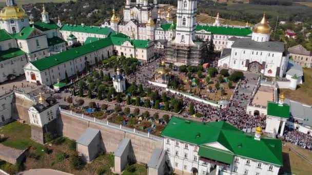 Top View Pochaev Lavra Moment Lot People Enter Orthodox Procession — Stockvideo