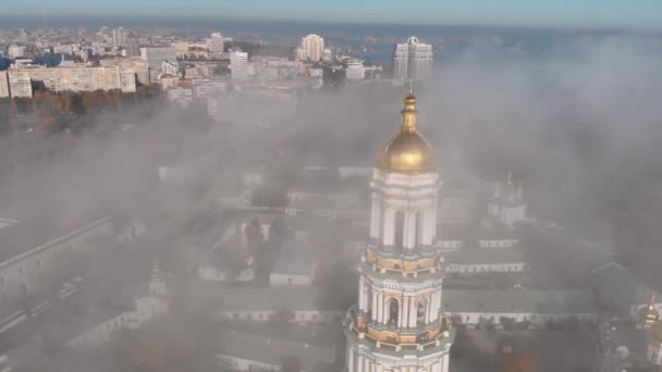 Kiev Pechersk Lavra Üzerindeki Sisli Sabah Uçuşu Kiev Sonbahar Sarı — Stok video