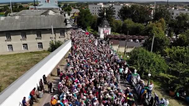 Top View Pochaev Lavra Moment Lot People Enter Orthodox Procession — Stock Video