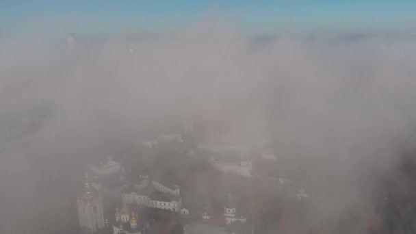 Όμορφη Πρωινή Πτήση Στην Ομίχλη Πάνω Από Κίεβο Pechersk Λαύρα — Αρχείο Βίντεο