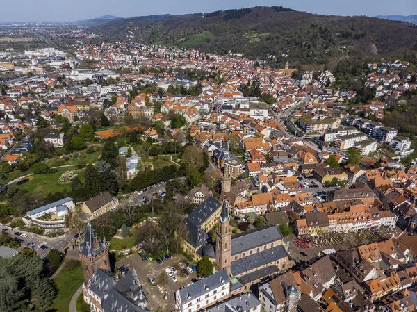 Weinheimの中心部の美しいトップビュー 家や城の眺め 家のオレンジタイル張りの屋根 旧市街 ドイツ — ストック写真