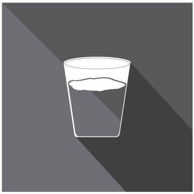 İki bardak koyu renk düzeni renk