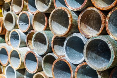 Portre ve seçici odak çelik borular veya iskele boruları