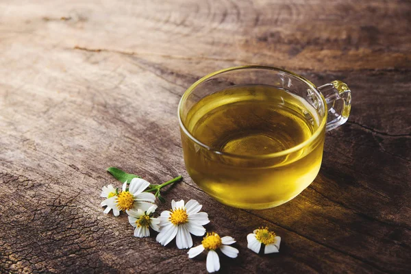 Papatya çayı çay papatya çiçeği ile