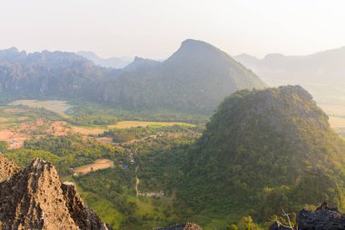 Akşam Vang Vieng, Laos, Pha Ngern Dağı'nda Üstten Görünüm