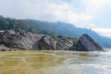 mekong Nehri en iyi parçalarından biri: Pakbeng, Laos Houay Xai ve luang prabang yavaş tekneden arasında güzel, çarpıcı manzaraya.
