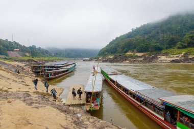 Chiangkhong yavaş tekne Luang Prabang p-için