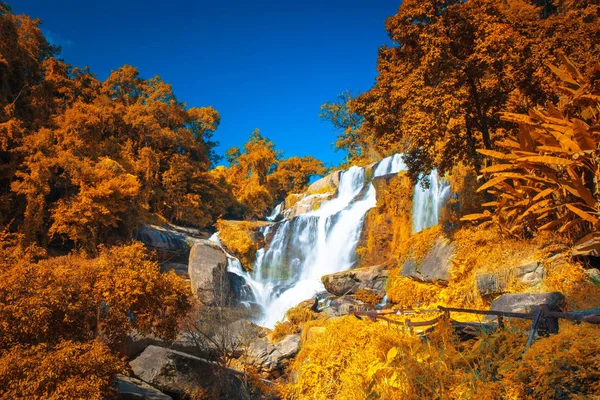 Mae Klang cascata in doi-inthanon Chiangmai, Thailandia Una delle famose cascate di Chiang Mai . — Foto Stock