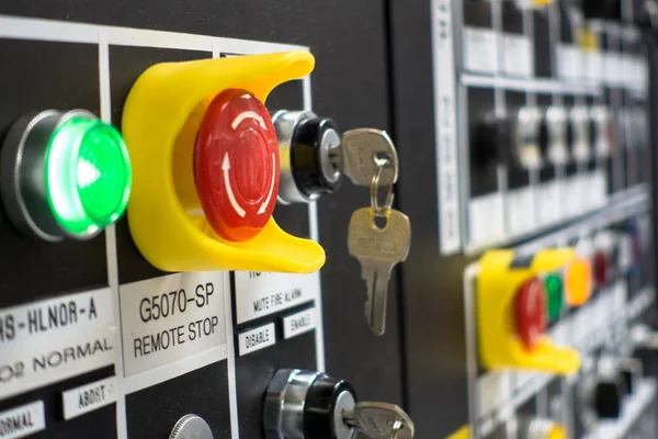 Analog ölçer ile vintage sesi ile bitki ve işlem denetimi elektrik Şalt panel denetimi