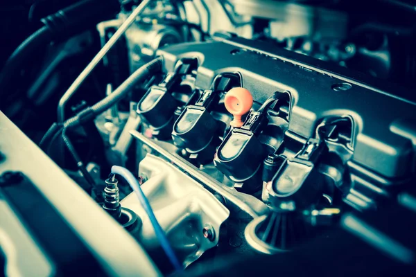 Güçlü motoru bir araba. Motorun yanma ile iç tasarım