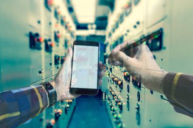 Akıllı telefon anahtarı dişli ile çalışan el çift pozlama
