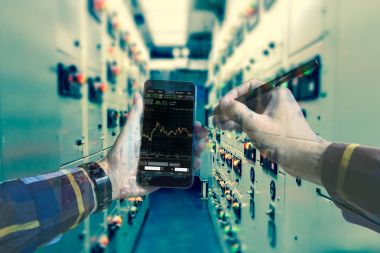 Akıllı telefon anahtarı dişli ile çalışan el çift pozlama
