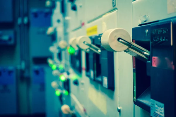 Vintage ve bulanıklık sesi elektrik Şalt odası, endüstriyel e