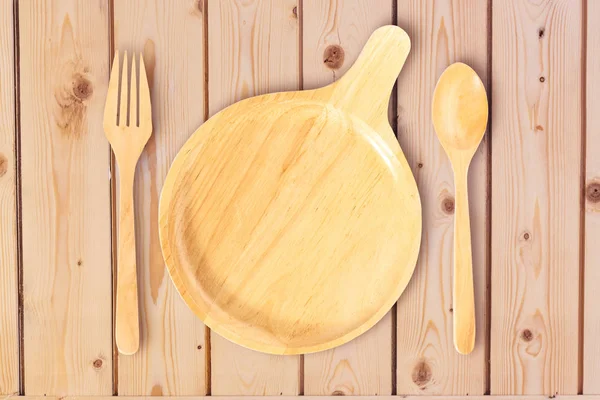 Üstten Görünüm mutfak eşyaları, ahşap tabak, çatal ve kaşık o ayarla